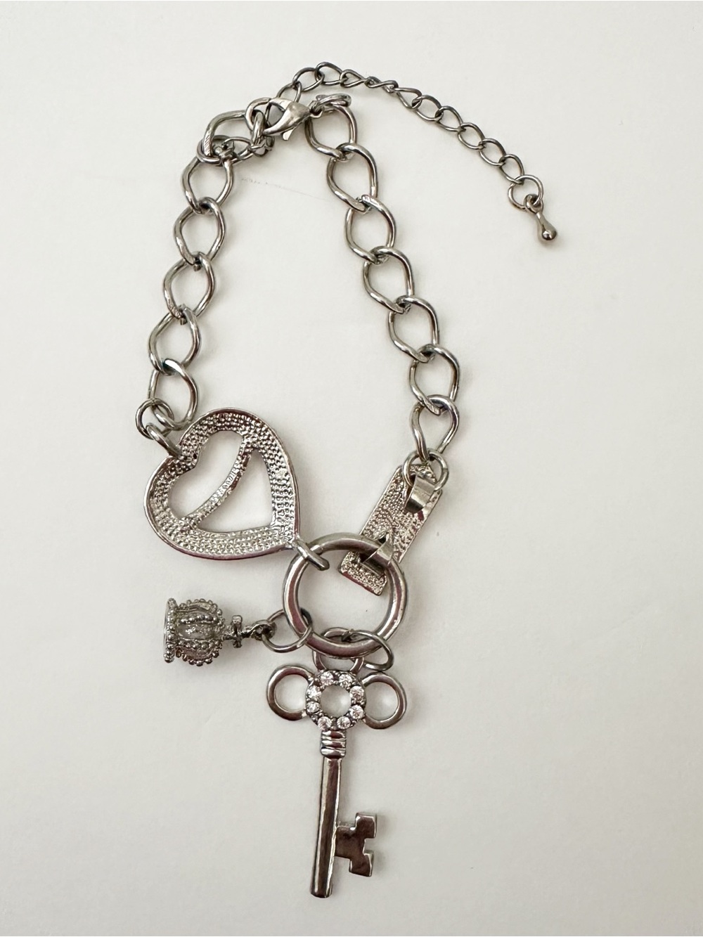 VINTAGE JUICY COUTURE SILVER-TONE KEY, CRISTAL HEART CHARM NECKLACE BRACELET SET - Picture 7 of 7